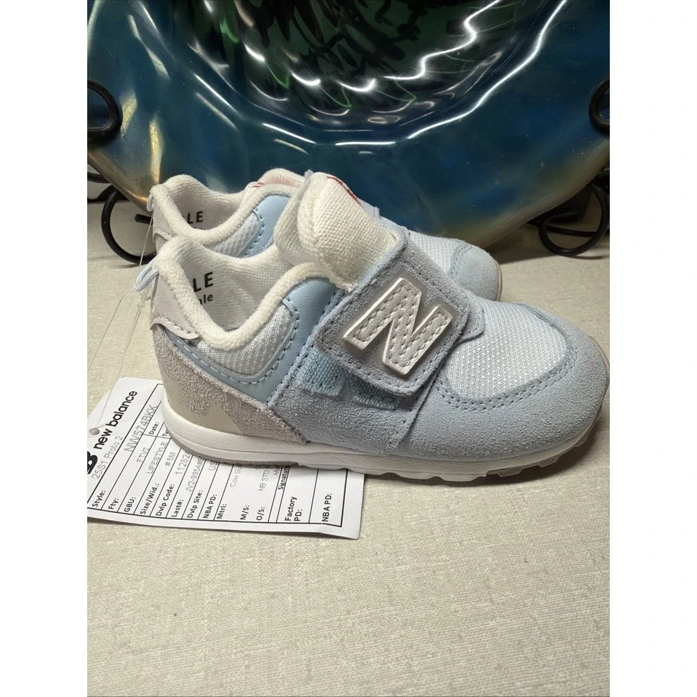 New Balance product pair